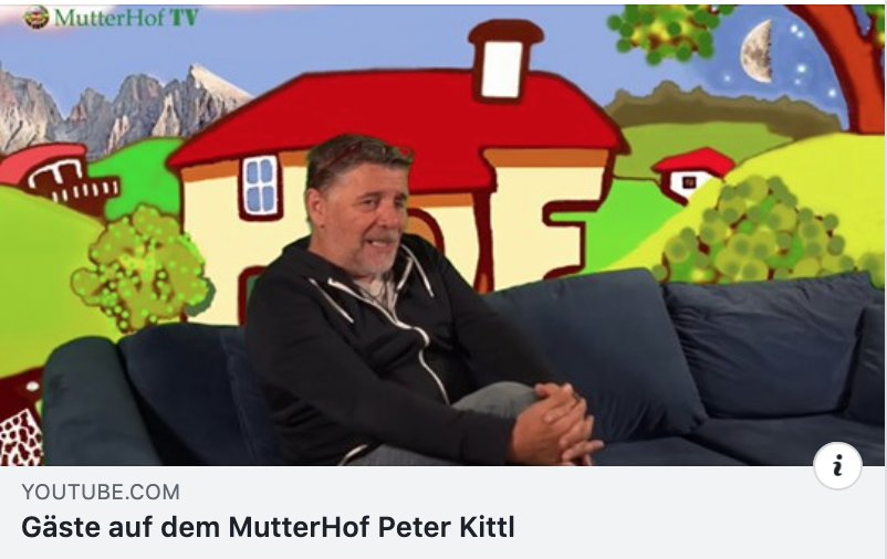 MutterHof: Das blaue Sofa MutterHof: Das blaue Sofa